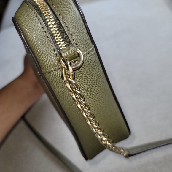 Michael Kors Jet Set in Olive - Picture 3 of 9